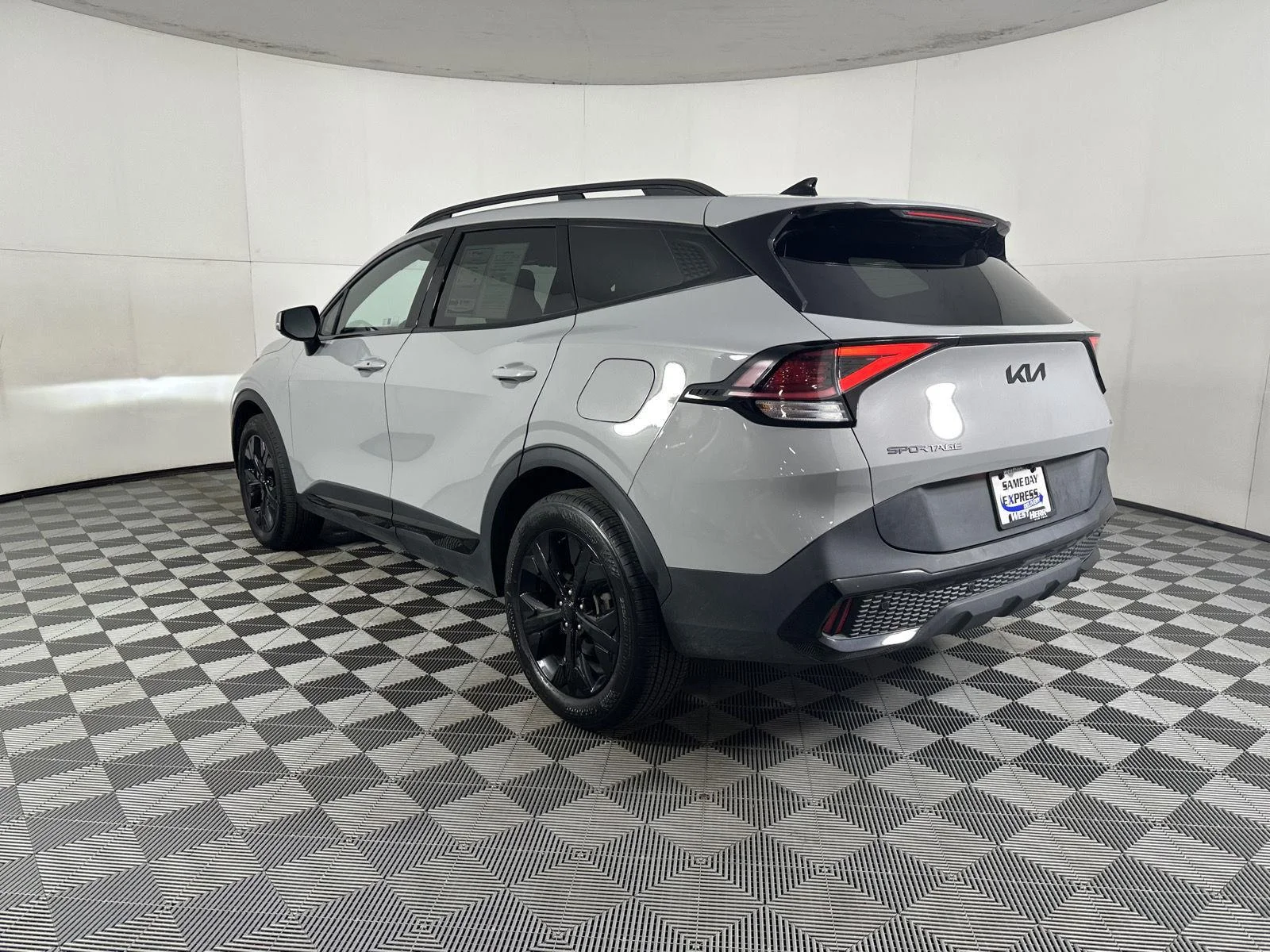 Used 2025 Wolf Gray Kia X-Line image 6