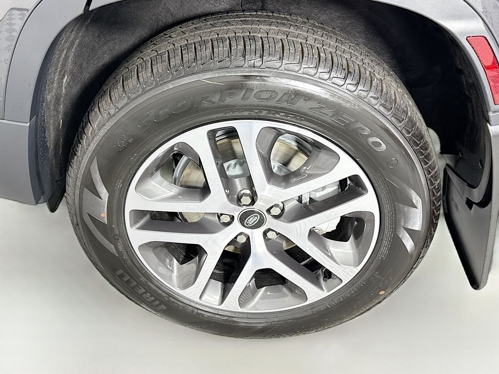 New 2025 Carpathian Grey Land Rover S image 27
