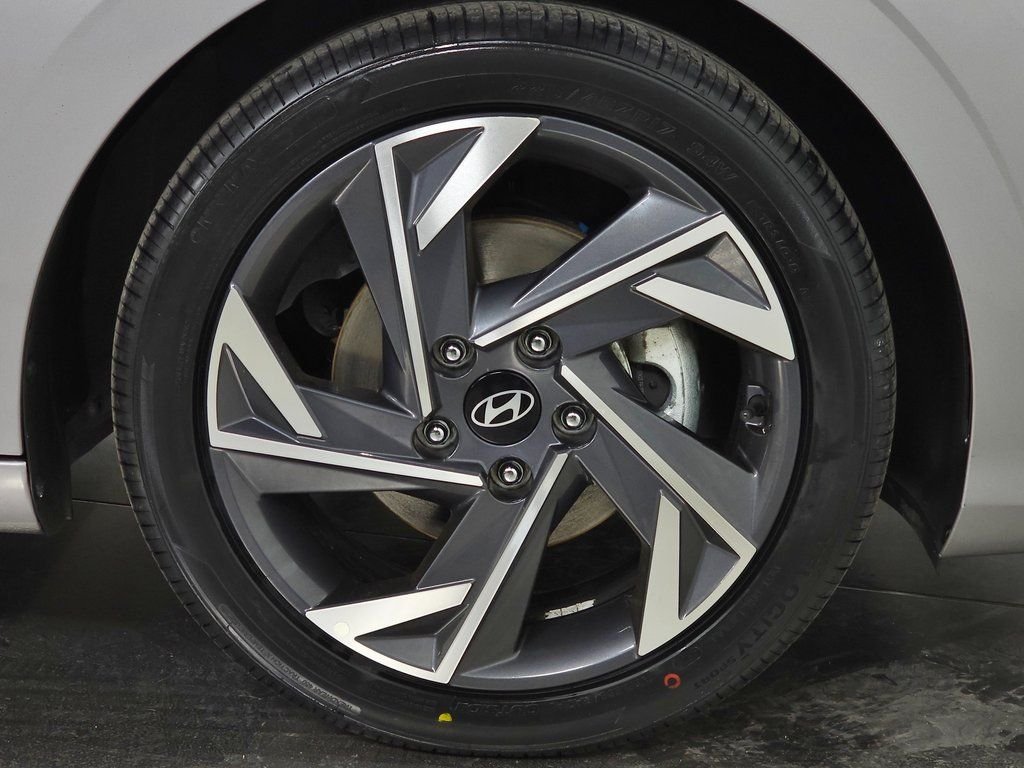 2024 Hyundai Elantra Limited - Photo 11
