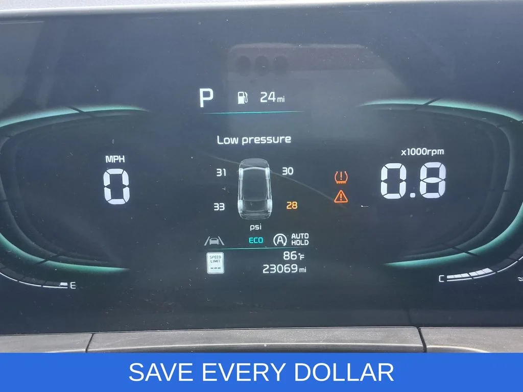 Used 2025 White Kia EX X-Line image 8