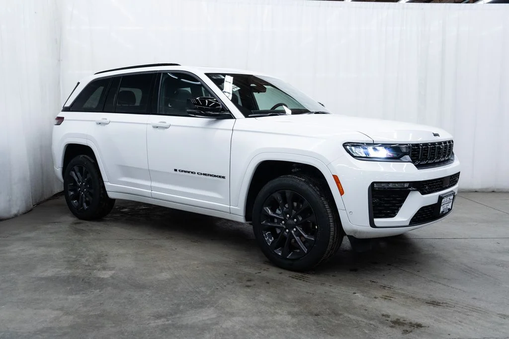 2026 Jeep Grand Cherokee Limited Reserve 4x4's photo