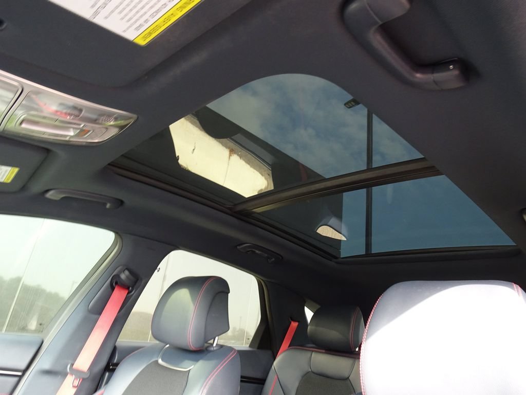 Certified Used 2022 Mauna Red Genesis 3.5T Sport image 13