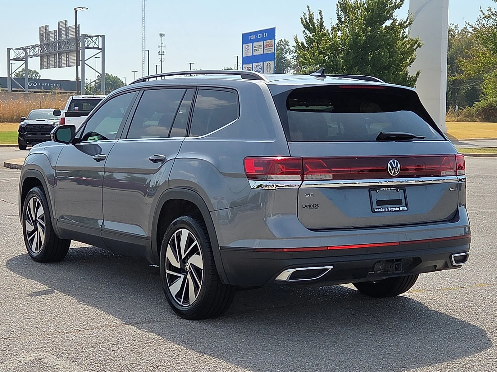Used 2024 Platinum Gray Metallic Volkswagen 2.0T SE w/Technology image 4