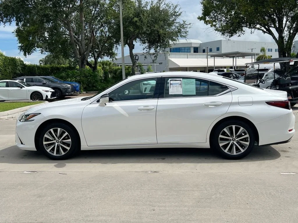 Used 2019 White Pearl Lexus 350 image 4