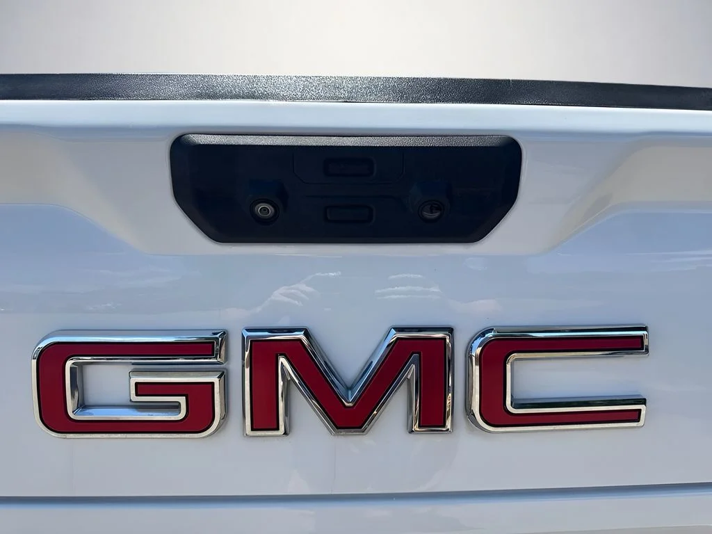 Used 2023 White GMC SLT image 33