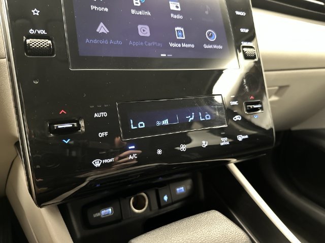 Used 2024 Black Hyundai SEL image 21