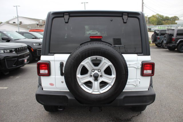 Used 2020 White Jeep Sport S image 25