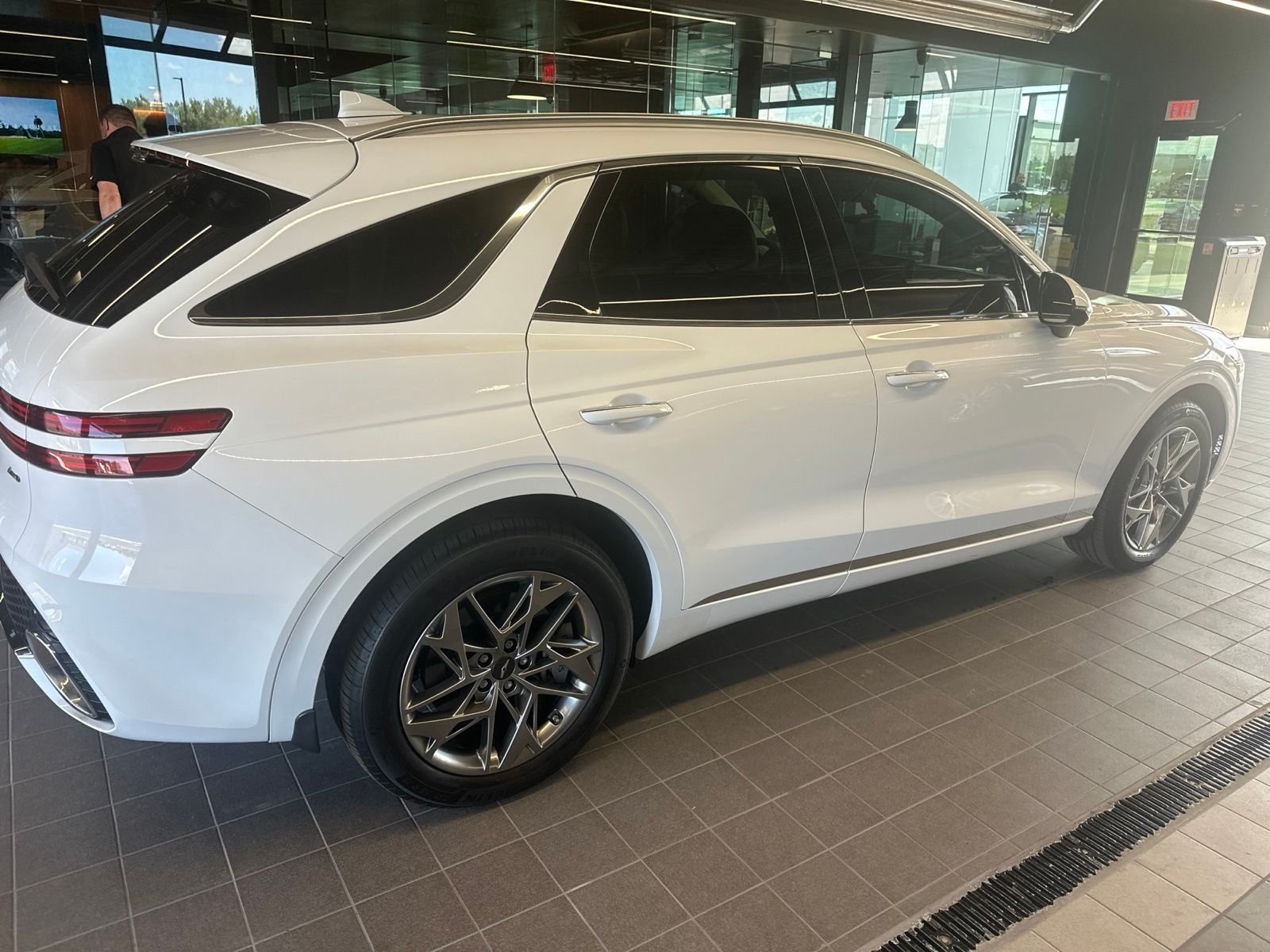 Used 2024 White Genesis 2.5T image 3
