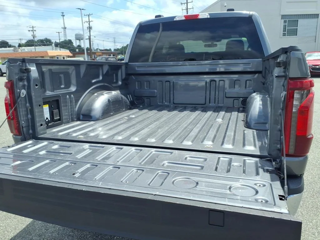 Used 2024 Gray Ford XLT image 30