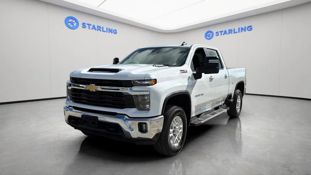 Used 2026 Summit White Chevrolet LT image 2
