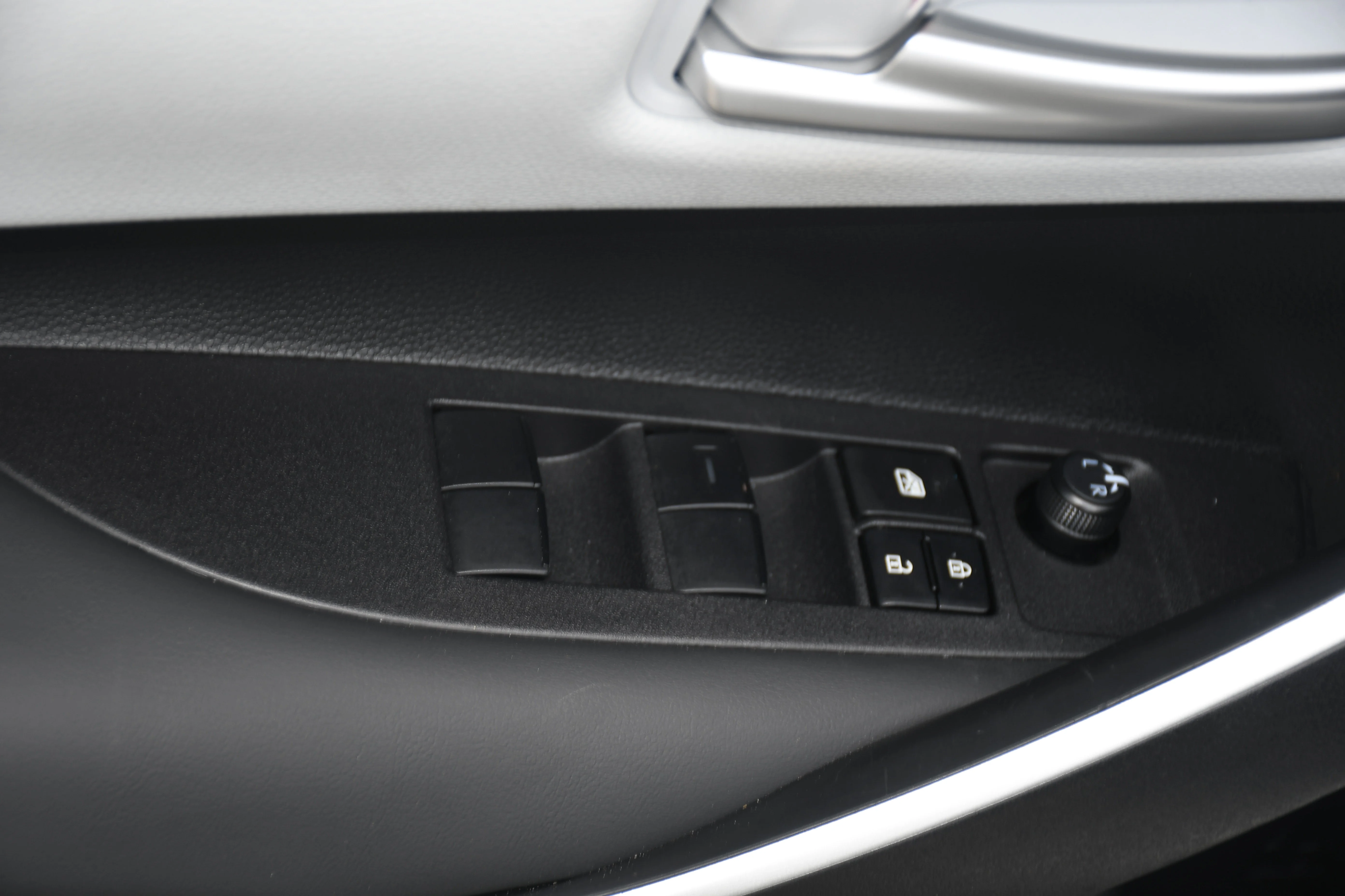 Used 2025 White Toyota FX image 9