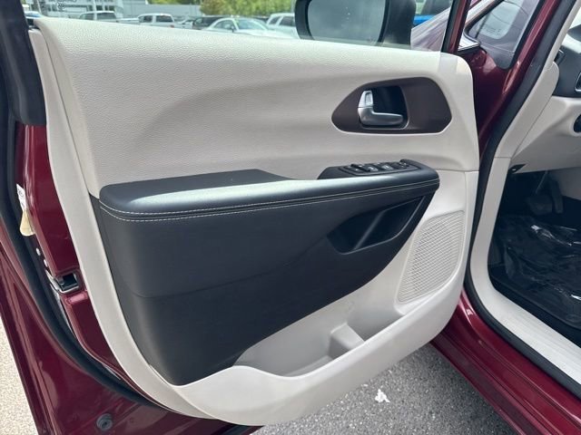 Used 2023 Velvet Red Pearlcoat Chrysler LX image 15