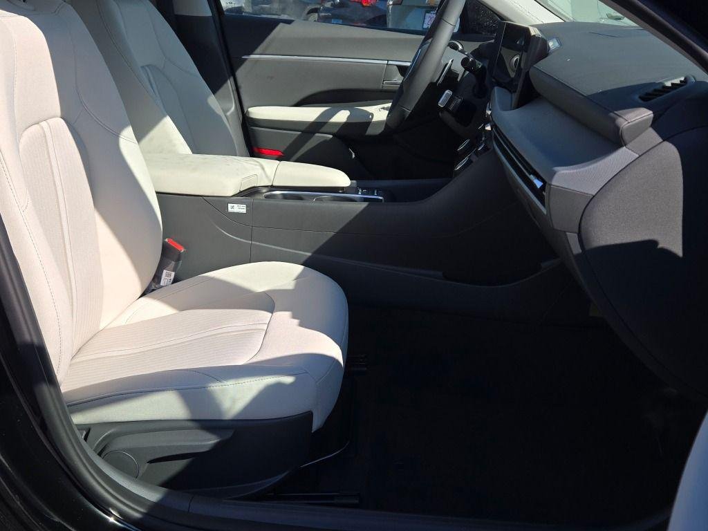 New 2026 Black Hyundai SEL Sport image 7