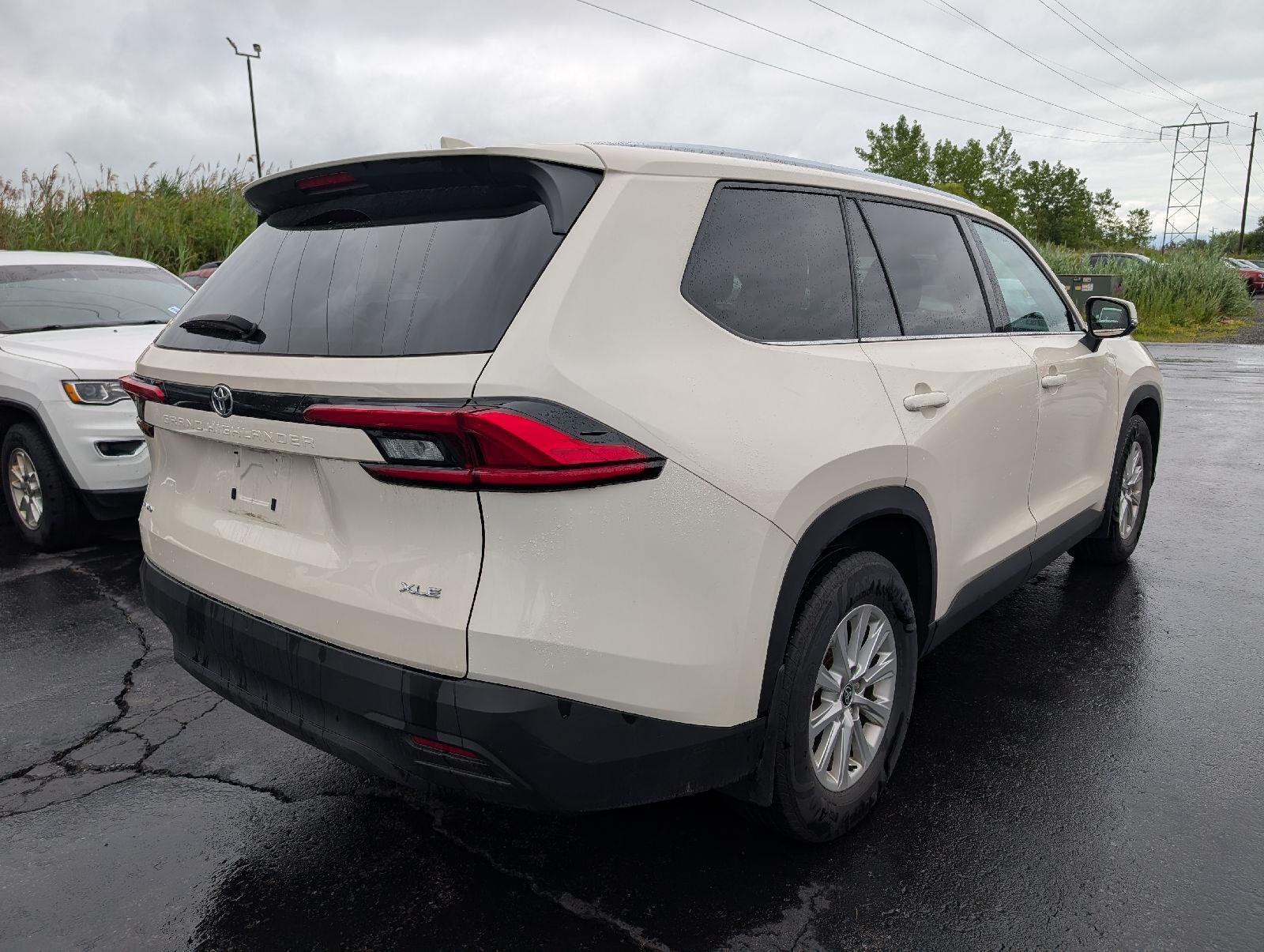 Used 2024 Coastal Cream Toyota XLE image 7