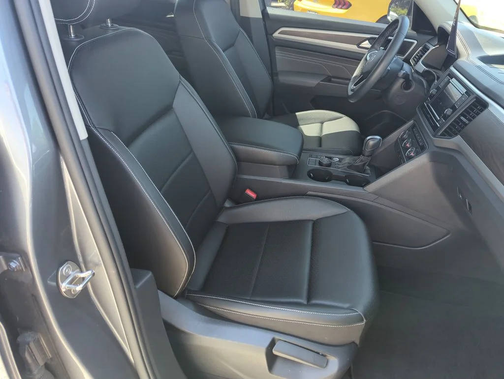 Used 2023  Volkswagen 2.0T SE image 36