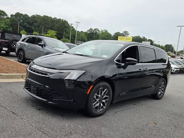 New 2027 Diamond Black Crystal Pearl-Coat Exterior Paint Chrysler Limited image 3