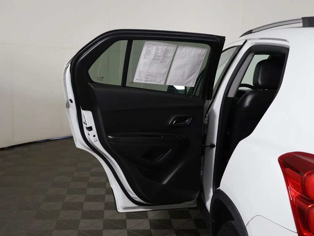 Used 2020 White Chevrolet LT image 17