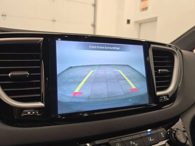 Used 2025 Ceramic Gray Clearcoat Chrysler Select image 24