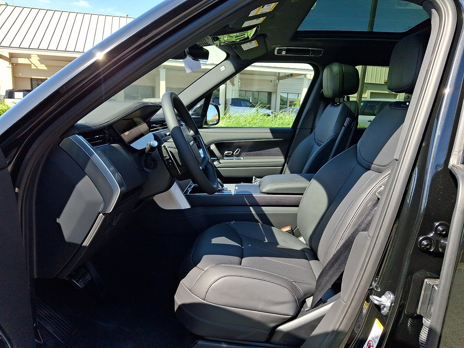 New 2026 Santorini Black Land Rover SE image 10