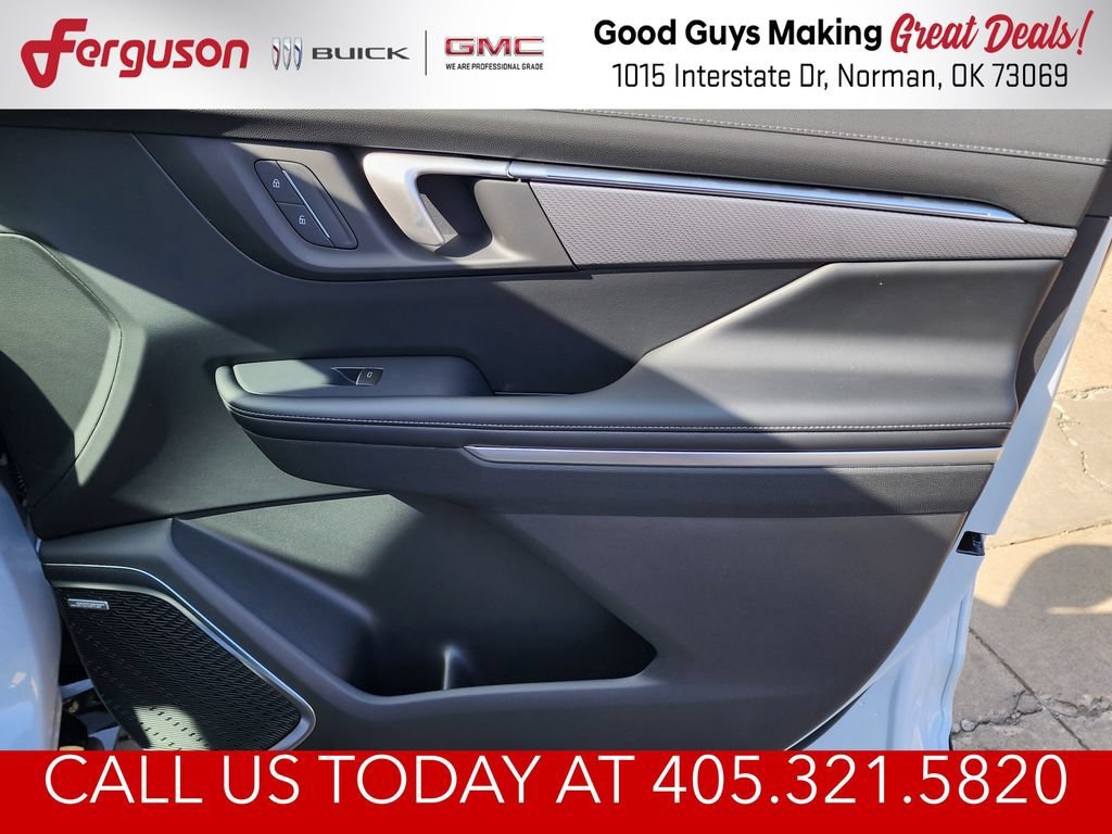 New 2026 Iridescent White Tricoat Buick Sport Touring image 39