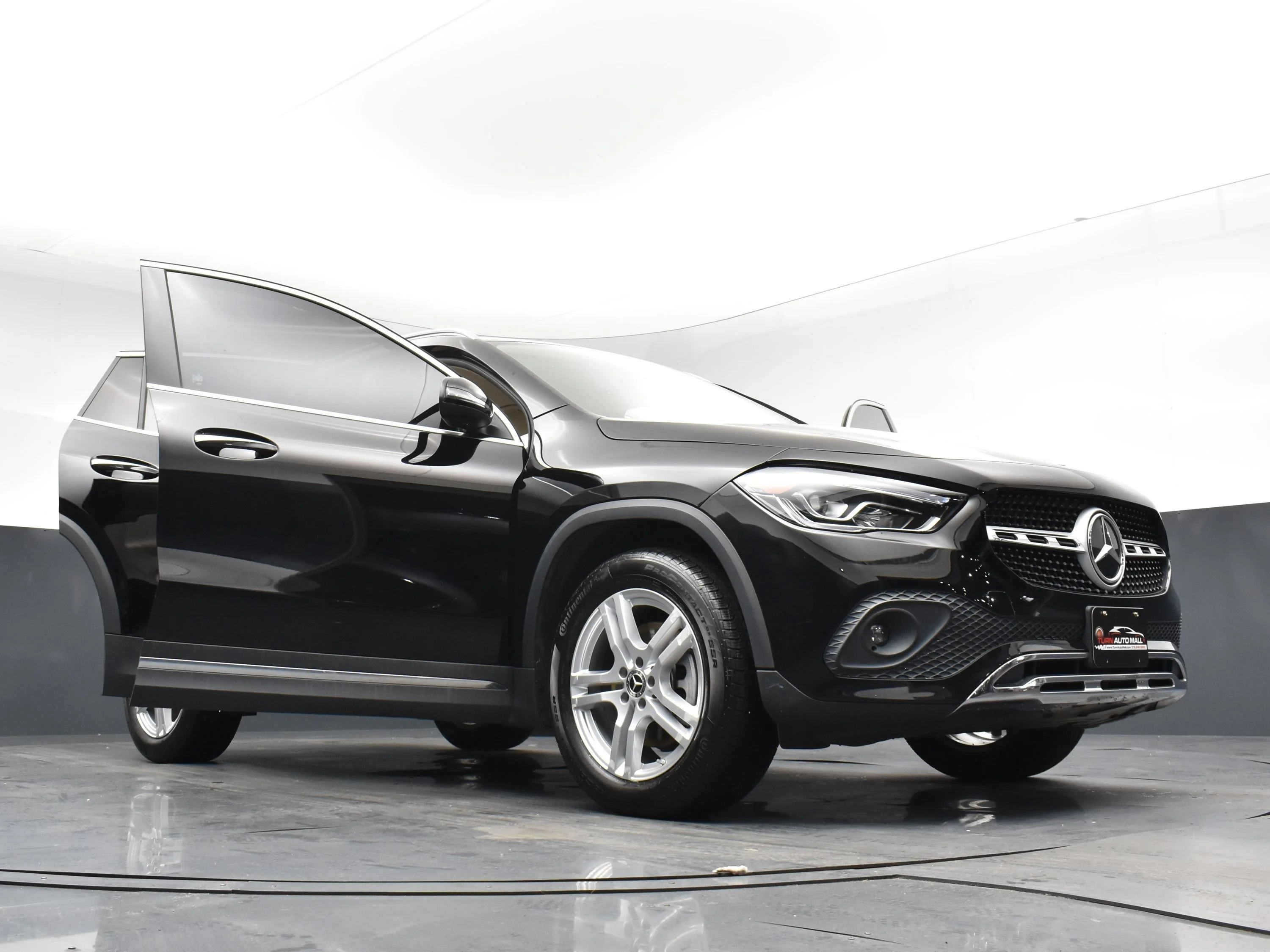 Used 2021 Night Black Mercedes-Benz GLA 250 image 28