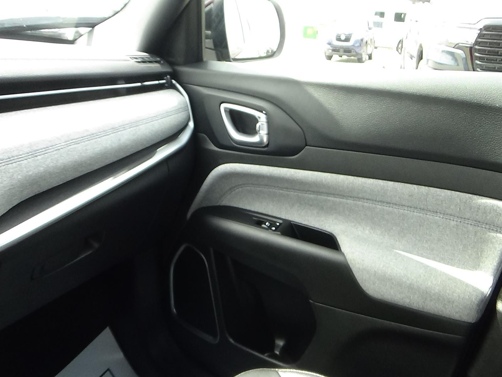 Certified Used 2025 Red Hot Pearl Coat (pr6) Jeep Latitude image 31