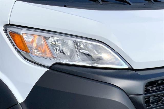 New 2026 Bright White Clear-Coat Exterior Paint RAM Tradesman image 10