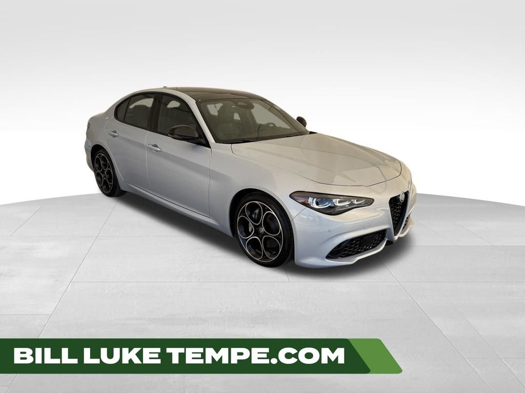 New 2025 Moonlight Gray Metallic Exterior Paint Alfa Romeo Base image 1