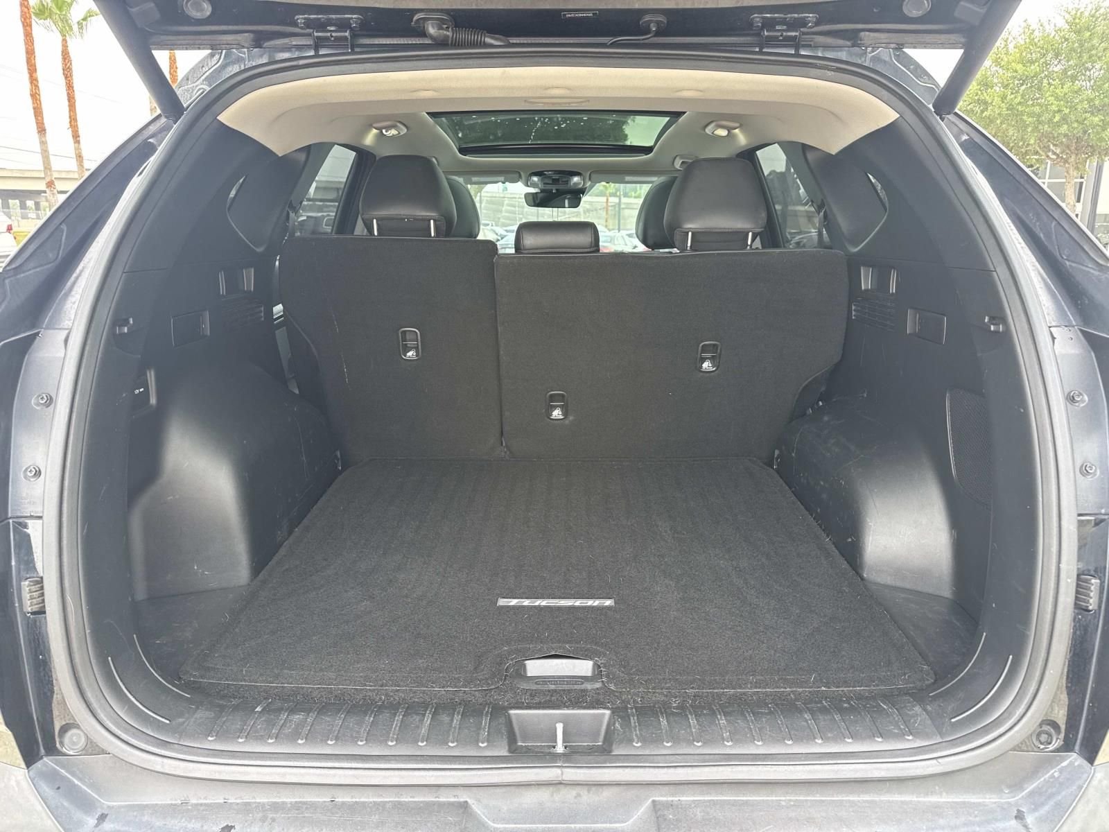 Used 2022 Black Hyundai Limited image 8