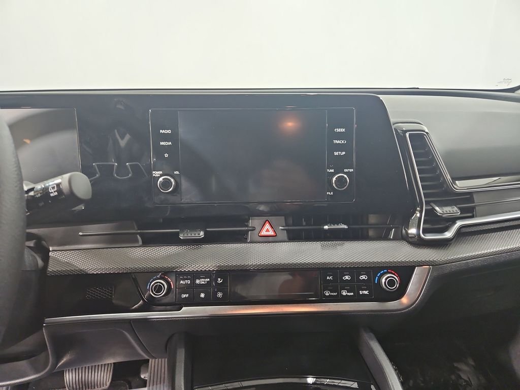 Used 2024 White Kia LX image 19