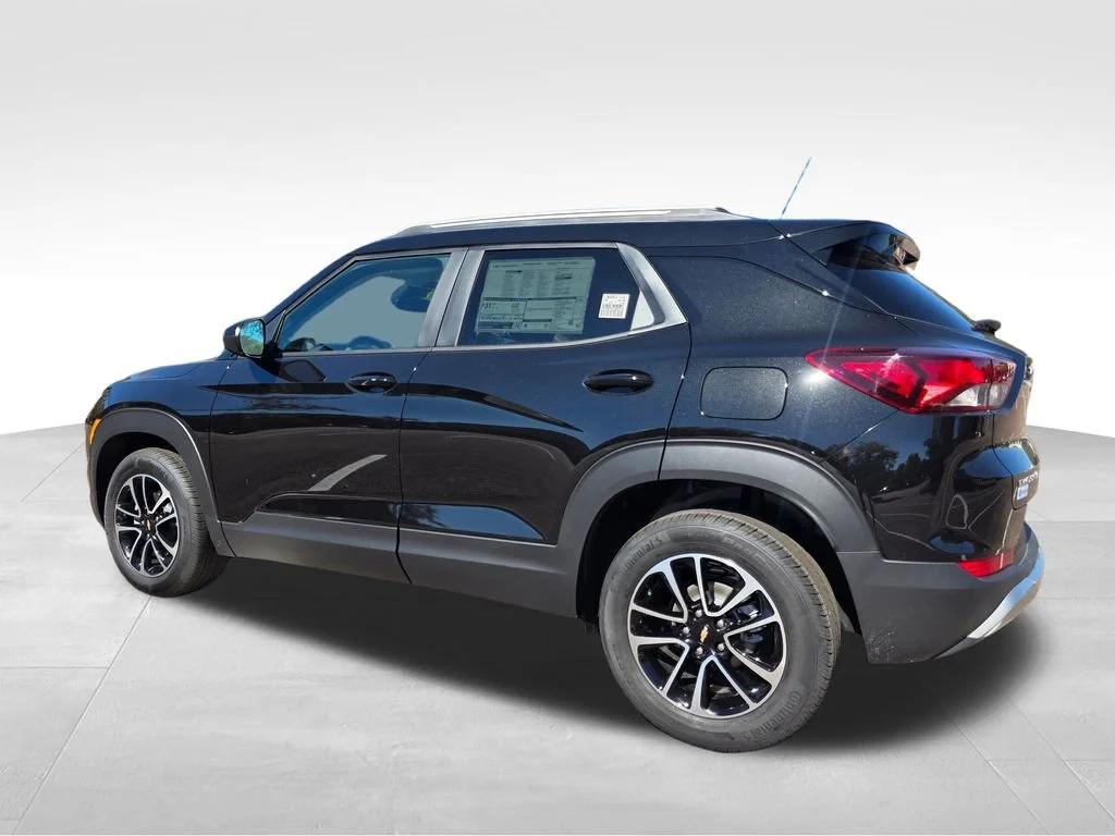New 2026 Mosaic Black Metallic Chevrolet LT image 4