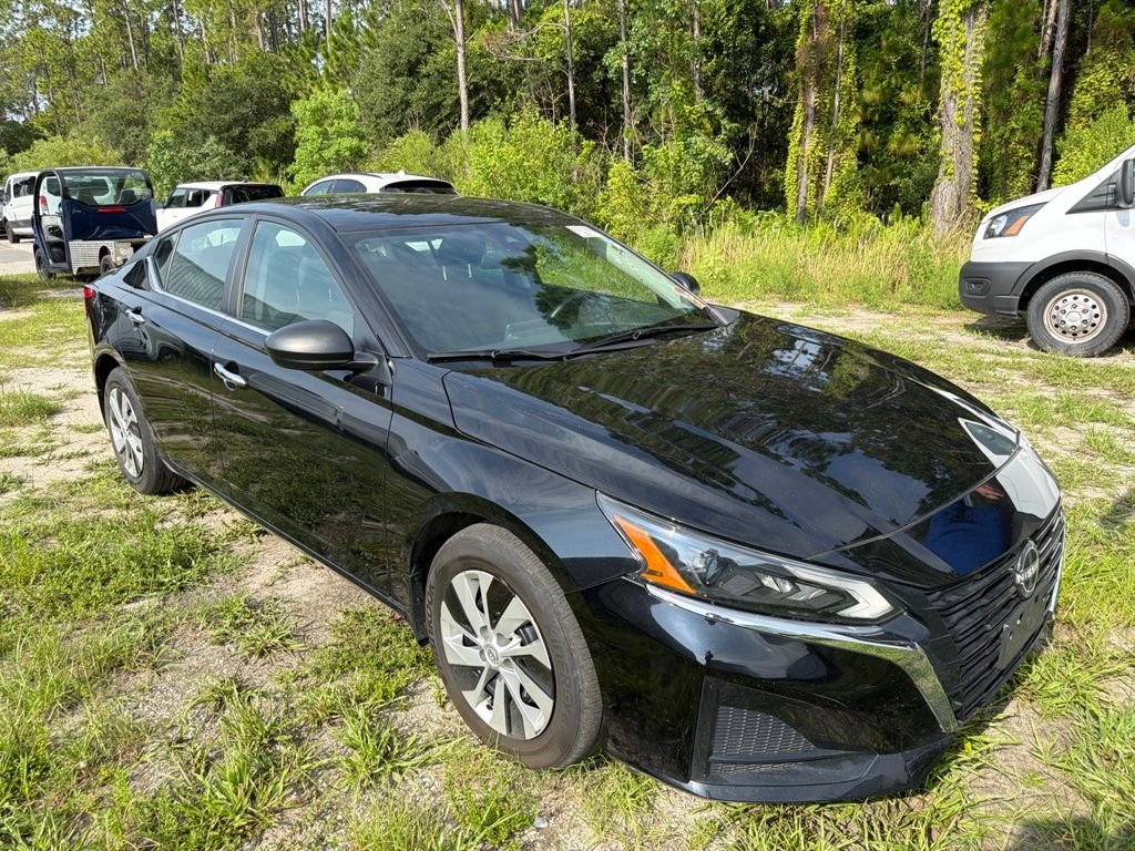 Used 2024 Black Nissan 2.5 S image 6