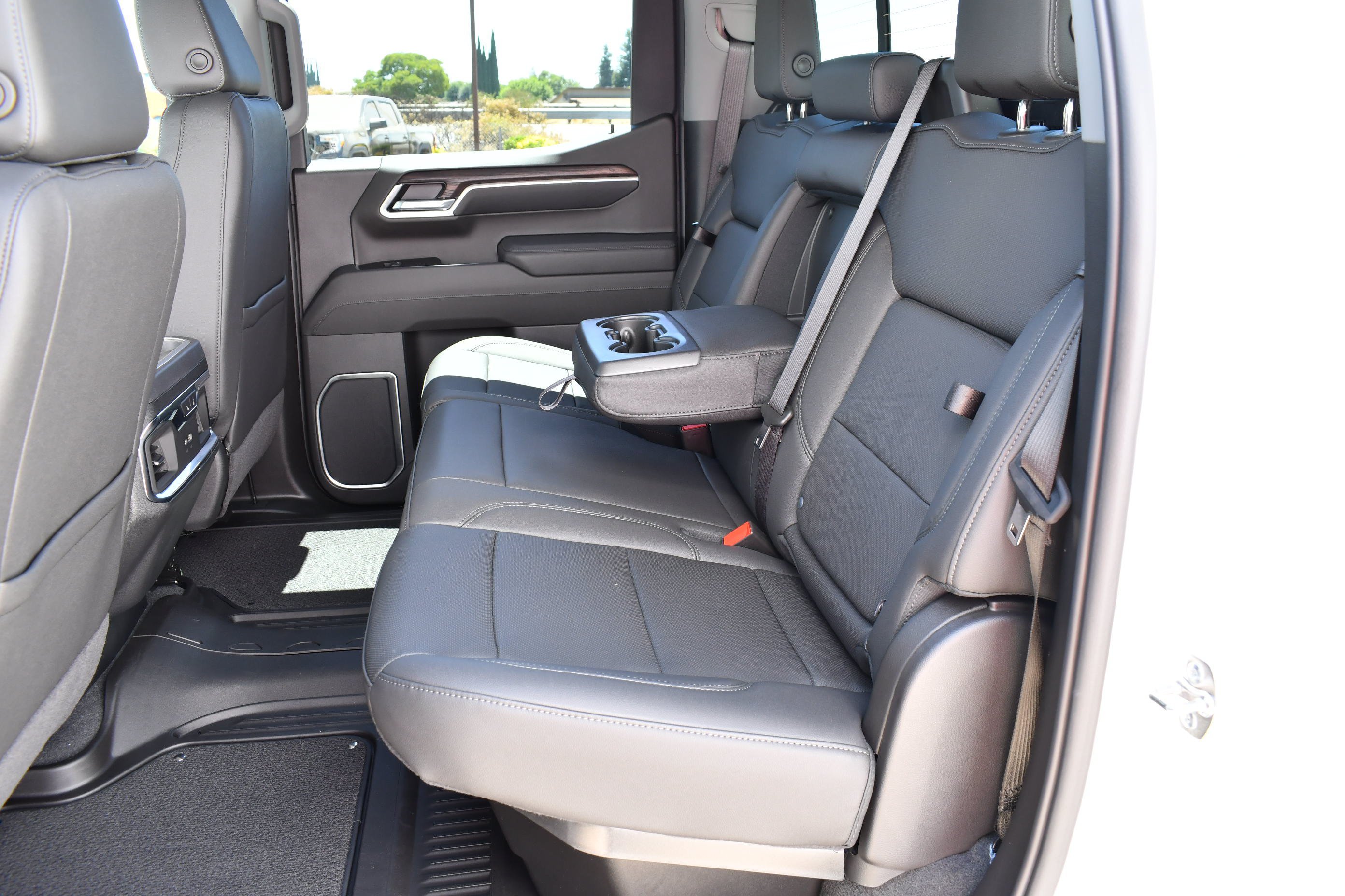 2026 GMC Sierra 1500 SLT - Photo 31