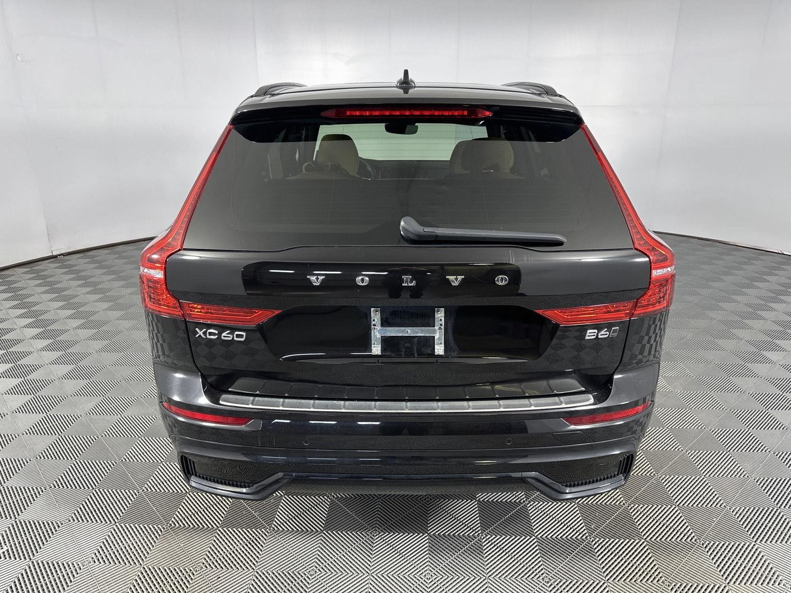 Used 2023 Onyx Black Metallic Volvo Ultimate Dark Theme image 26