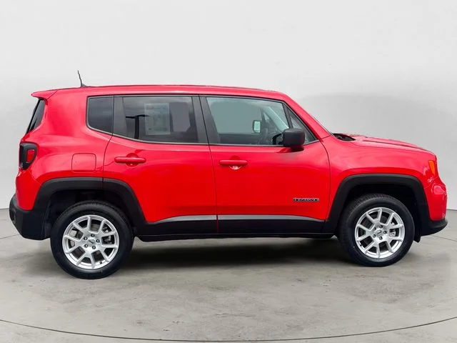 Used 2023 Red Jeep Latitude image 6