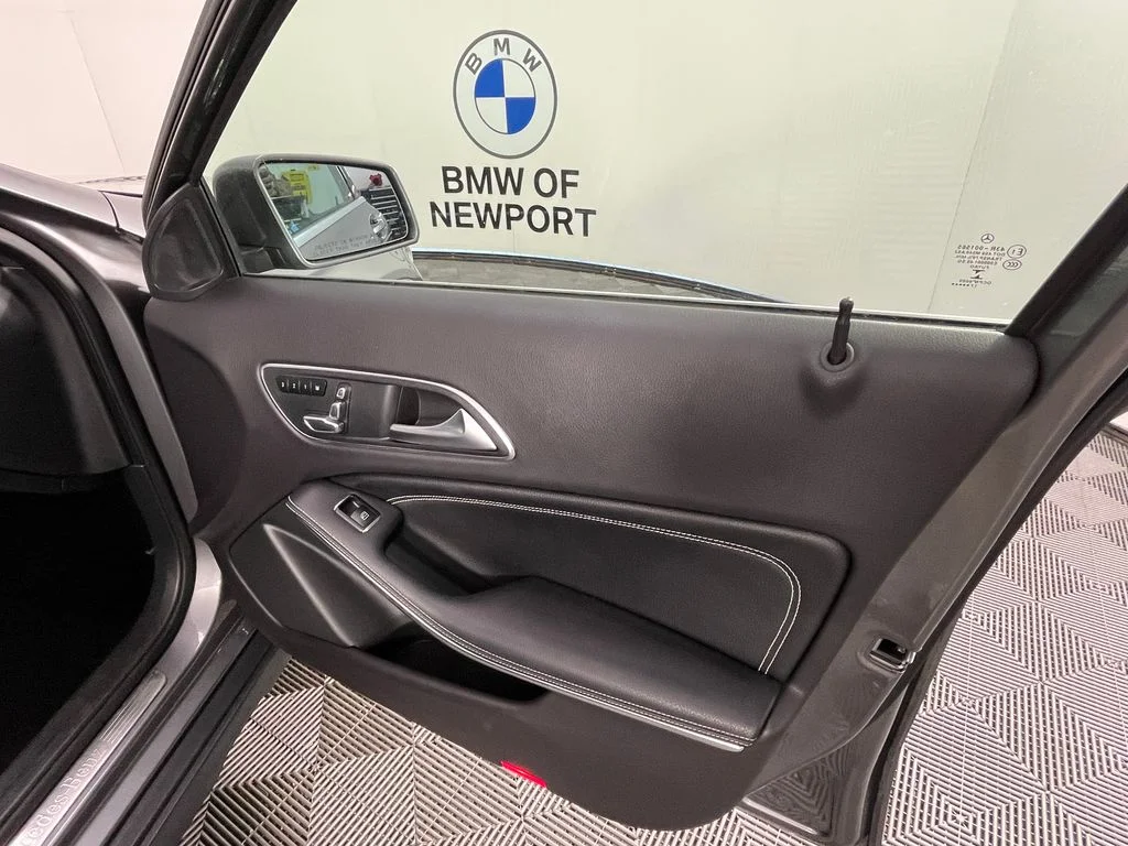 Used 2018 Gray Mercedes-Benz GLA 250 image 25