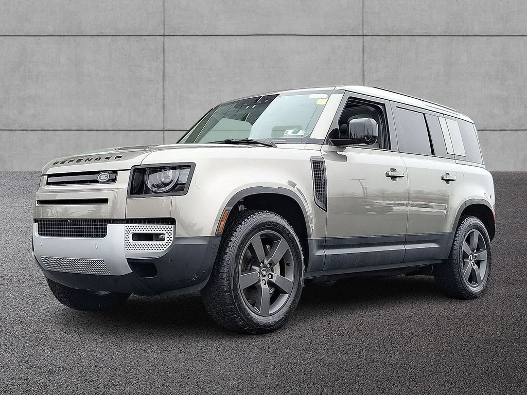 2025 Land Rover Defender 110 S P400's photo