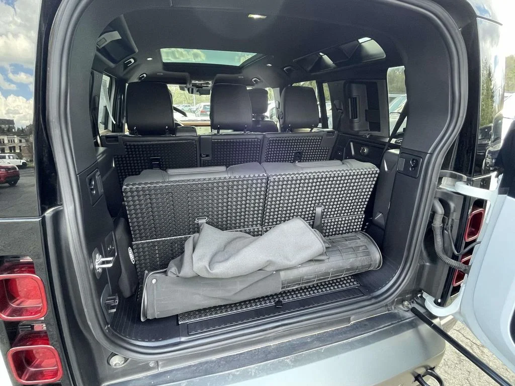 2024 Land Rover Defender X-Dynamic SE - Photo 16