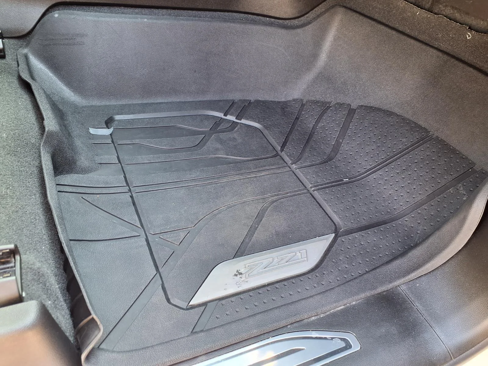 Used 2024 Summit White Chevrolet RST image 27