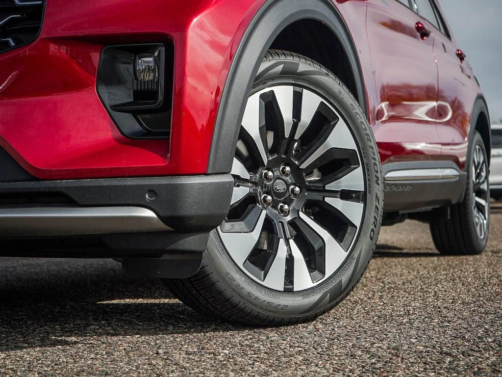 New 2026 Rapid Red Metallic Tinted Clearcoat Ford Platinum™ image 5