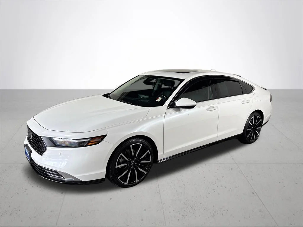 Used 2025 White Honda Touring image 2