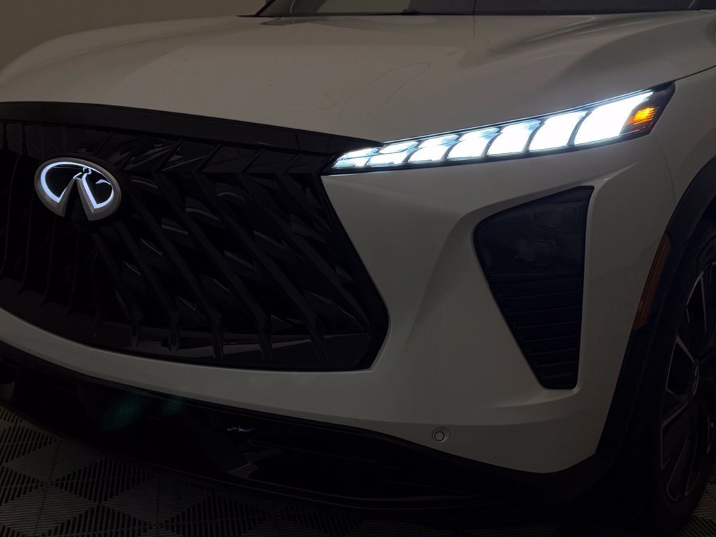 New 2027 2T RAD WHT INFINITI Autograph AWD image 7