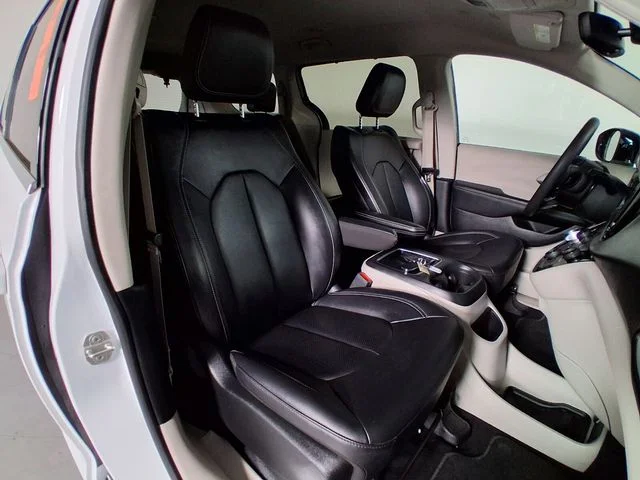 Used 2024 White Chrysler Touring L image 15