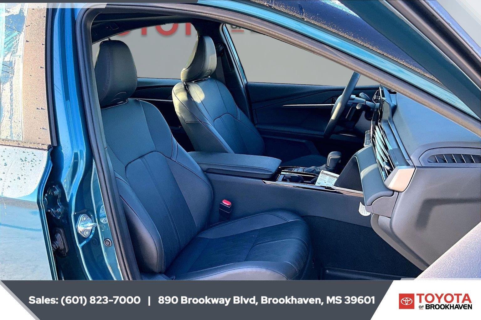 New 2026 Ocean Gem with Midnight Black Metallic roof Toyota XSE image 9