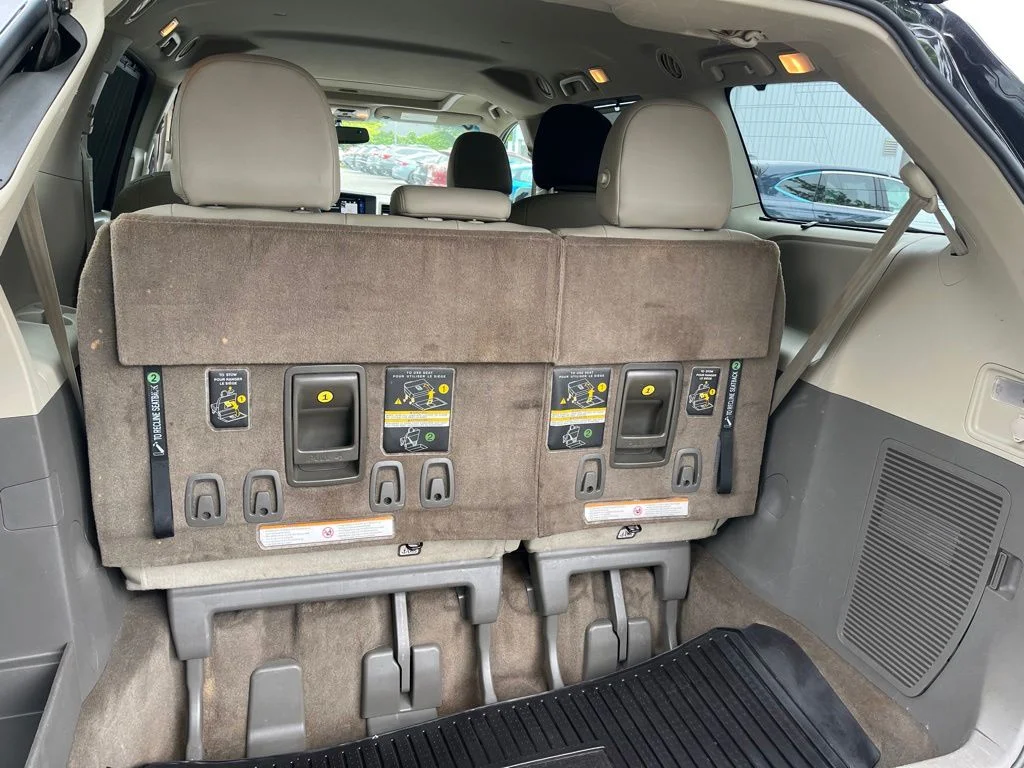 Used 2017 Black Toyota XLE image 21