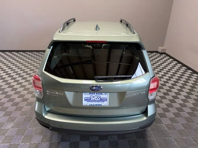Used 2018 Green Subaru 2.5i Premium image 12