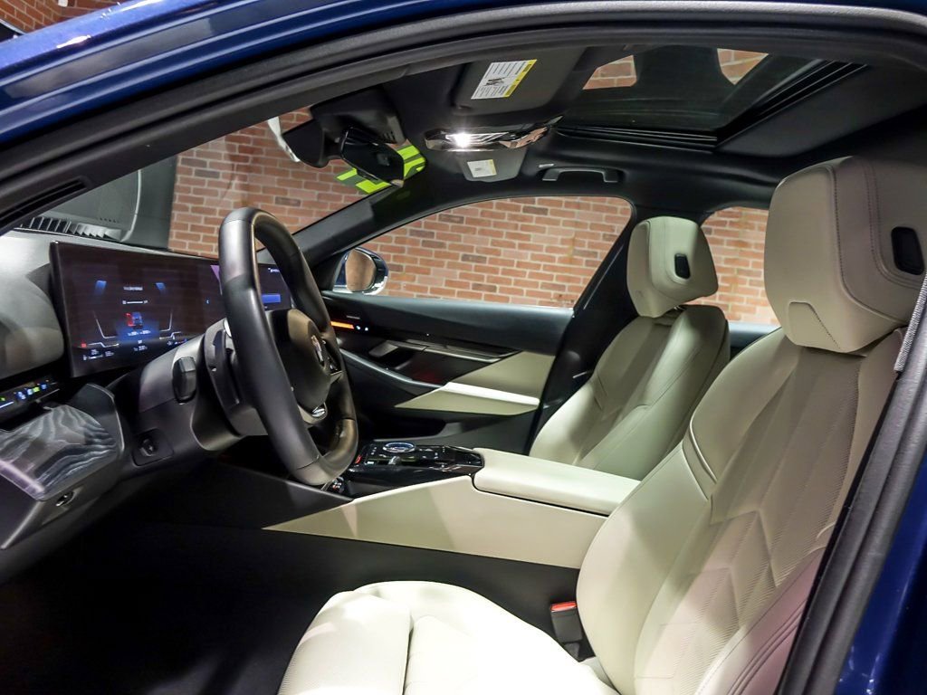 2024 BMW 530I - Image 13