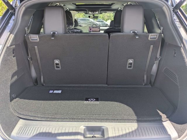 New 2027 2T RAD WHT INFINITI Sport AWD image 12