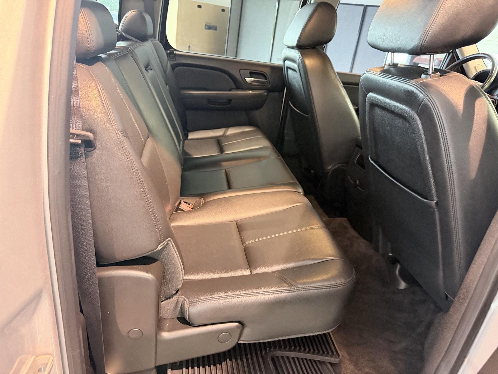 Used 2014 Silver Ice Metallic Chevrolet LTZ image 26