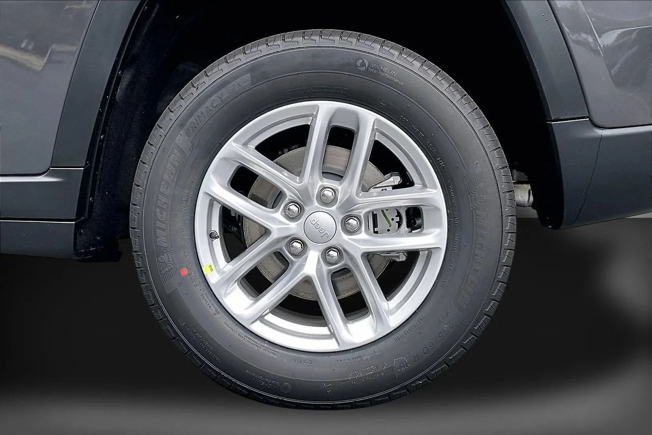 New 2026 Baltic Gray Metallic Clearcoat Jeep Laredo image 28